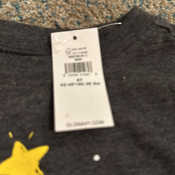 GAP, NWT OLD NAVY, & CARTER'S Three holiday tops and sweatshirts Uni Boys 5T 5 6 - Picture 5 of 5